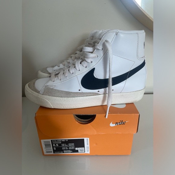 Nike Blazer Mid 77 - Picture 1 of 6